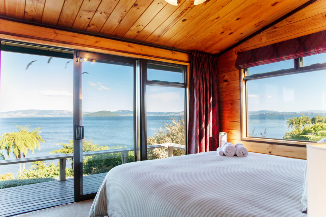 hamurana lake views airbnb holiday rotorua